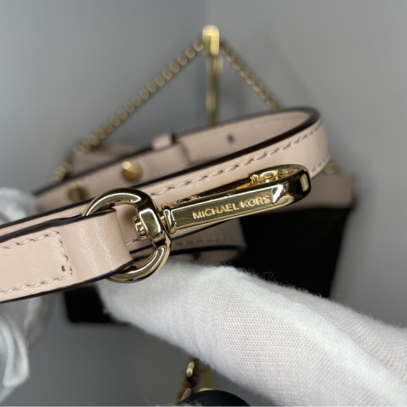 Jet Set Large Logo Chain Crossbody Bag - Picture 13 of 16